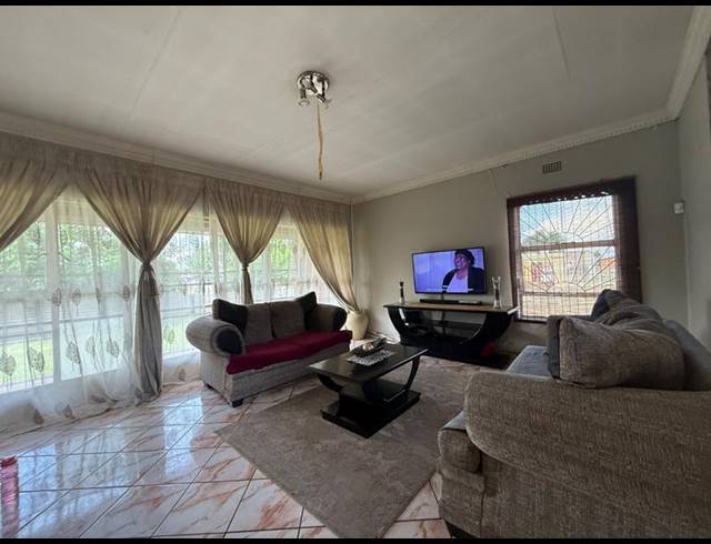 3 BEDROOM HOUSE FOR SALE IN VANDERBIJLPARK CE 3